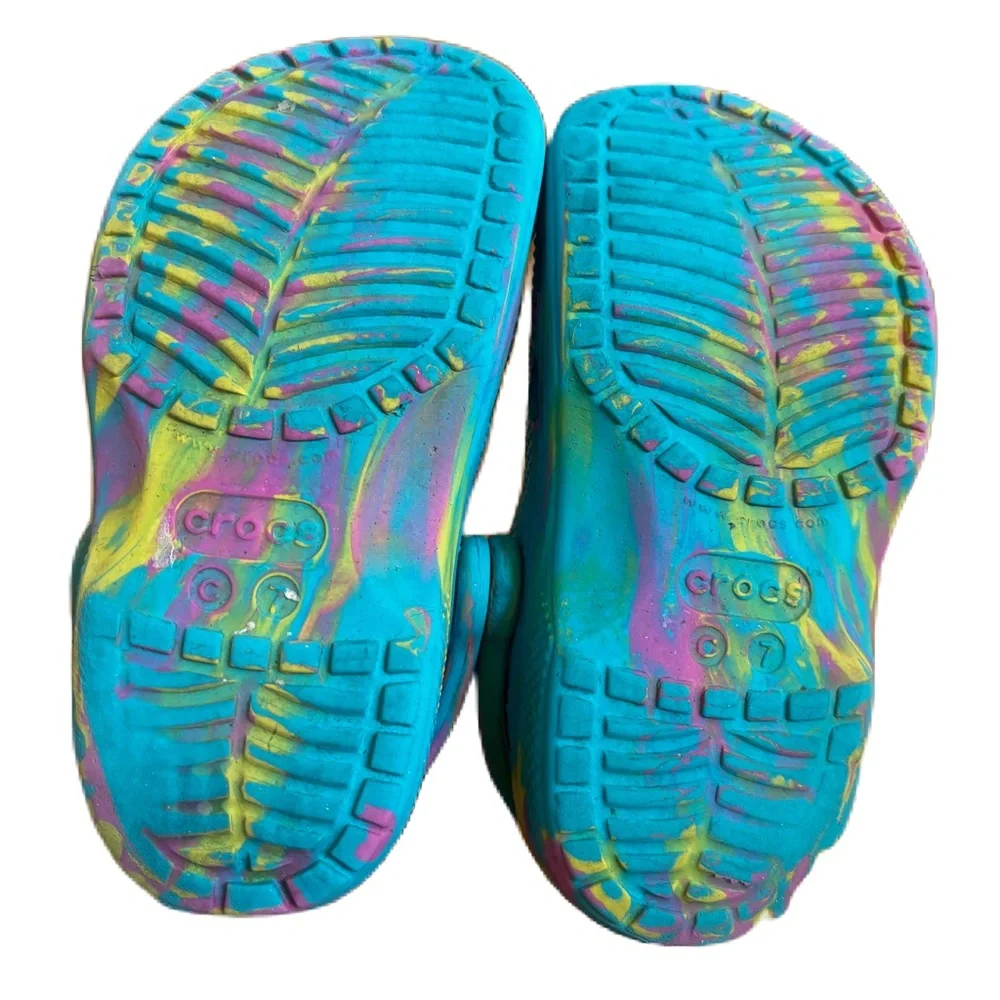 Crocs‎ Toddler C7 Size 7 Vibrant Kids Classic Clogs Water Shoes Blue Yellow Pink